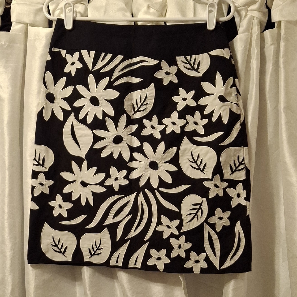 Liz Claiborne Black and White Floral Pencil Skirt 6P